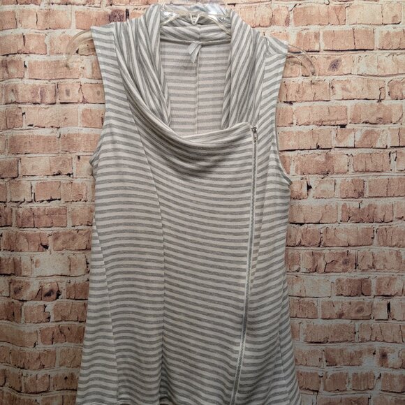 Vanity Asymmetrical zip Front Sleeveless Top Size Small - Picture 6 of 10